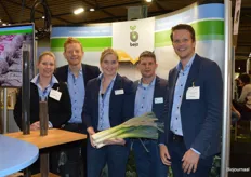 Een deel van het Bejo Zaden-team: Petra Burger, Ronald Hand, Emmelie van de Velde, Joost Litjens en Bas Heineke. Emmelie: "We bieden een bijna compleet assortiment en gaan dit jaar veel meer focussen op bio-zaden. We willen de sector helpen door vanaf de basis biologisch aan te bieden."